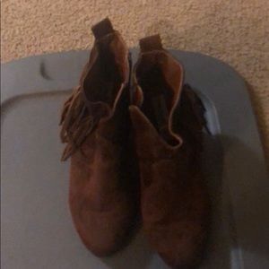 Brown boots with fringe